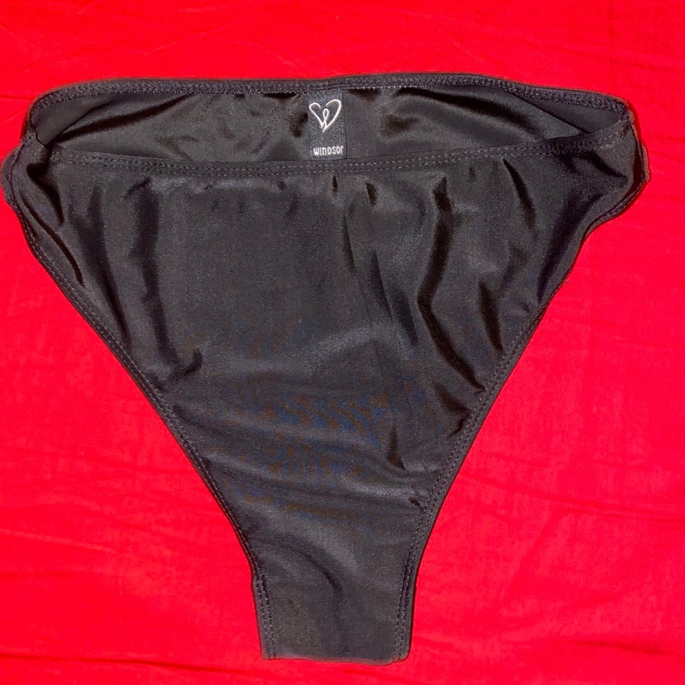 black cheeky bikini bottoms